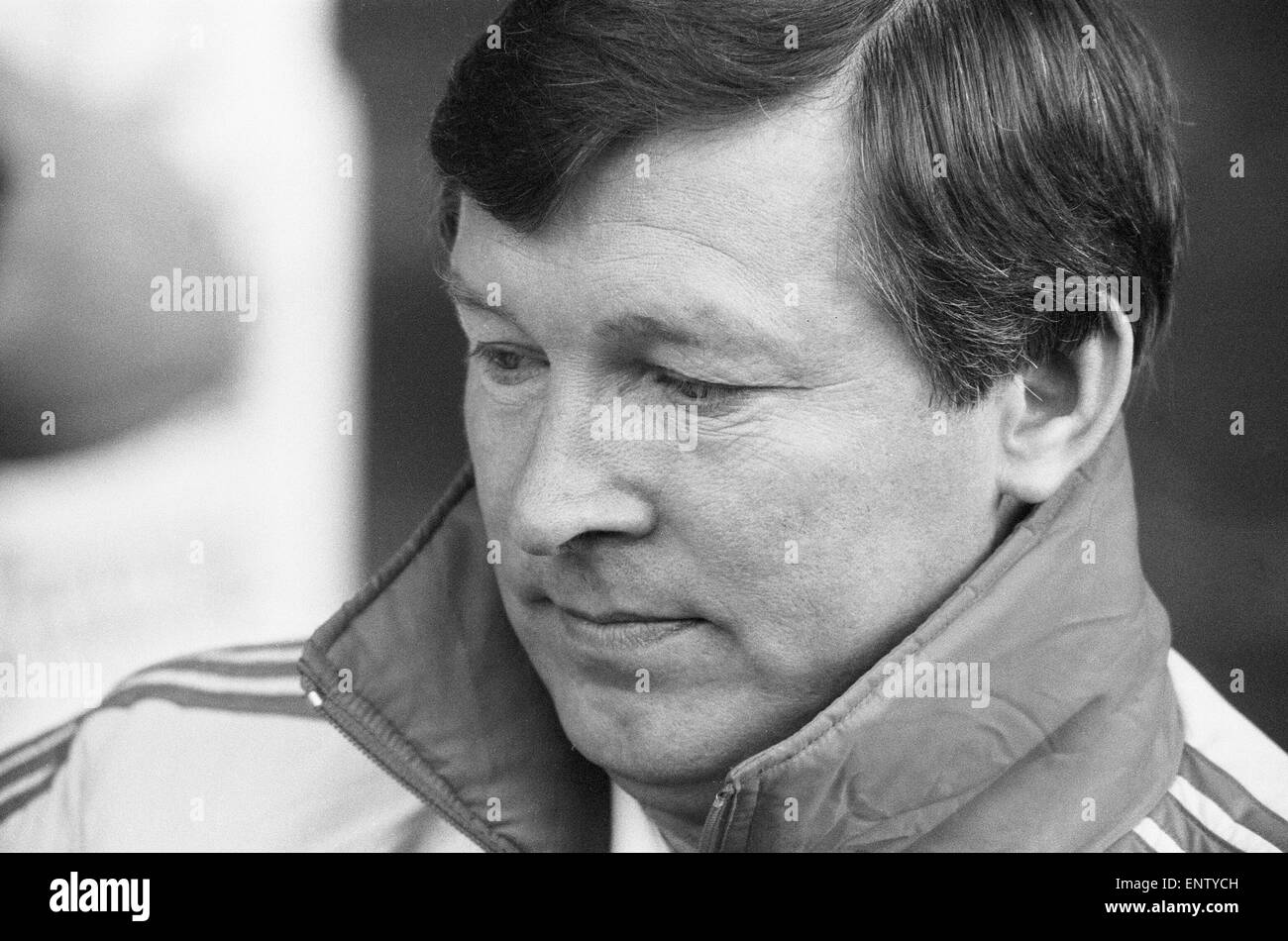 Il Manchester United manager Alex Ferguson nella foto durante il suo lato di 2-0 vincere contro il Nottingham Forest in divisione lega una partita a Old Trafford. Il 28 marzo 1987. Foto Stock