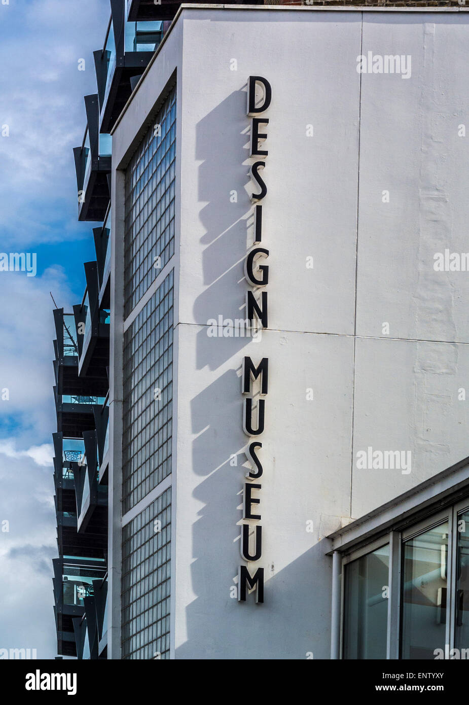 Design Museum di Londra. Fondata nel 1989, il museo copre il prodotto, industriale, grafica, la moda e il design architettonico. Foto Stock