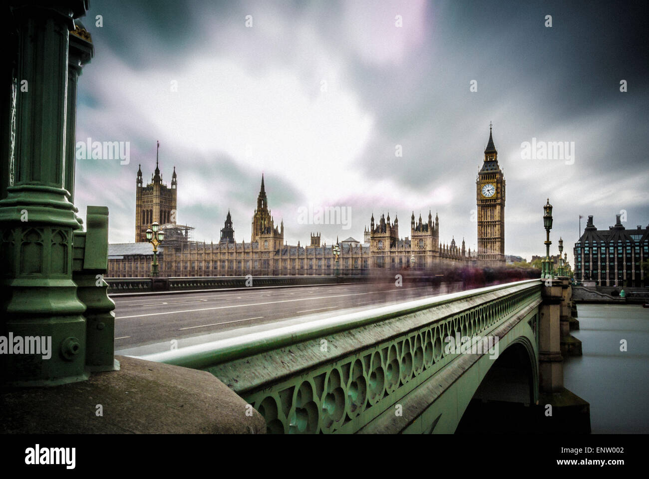 Westminster ponte sul fiume Tamigi con la Casa del Parlamento e dal Big Ben in background. Londra, Regno Unito. Foto Stock