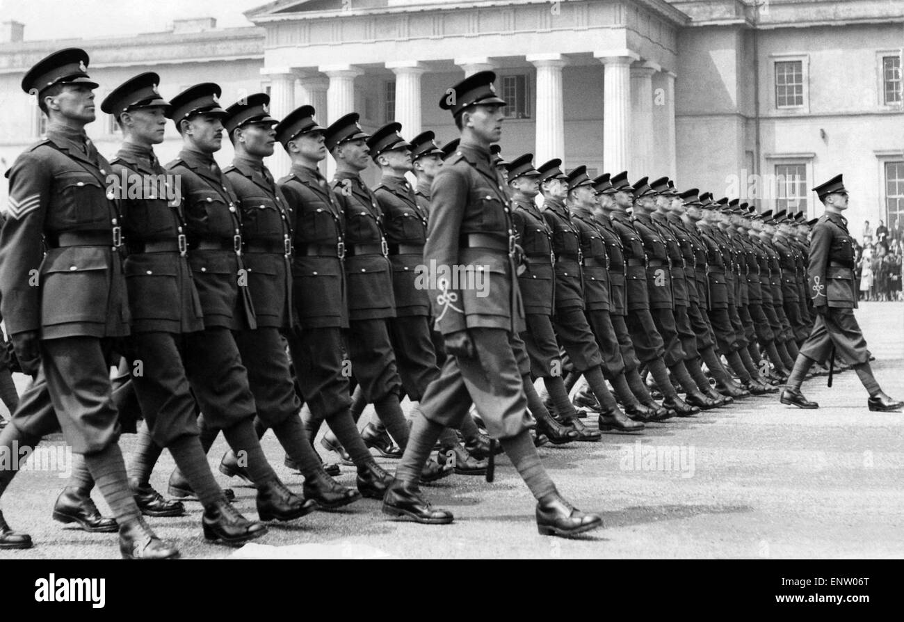 Esercito. Ufficiali visto qui durante il passaggio dalla sfilata in Sandhurst. Il 3 maggio 1937 Foto Stock