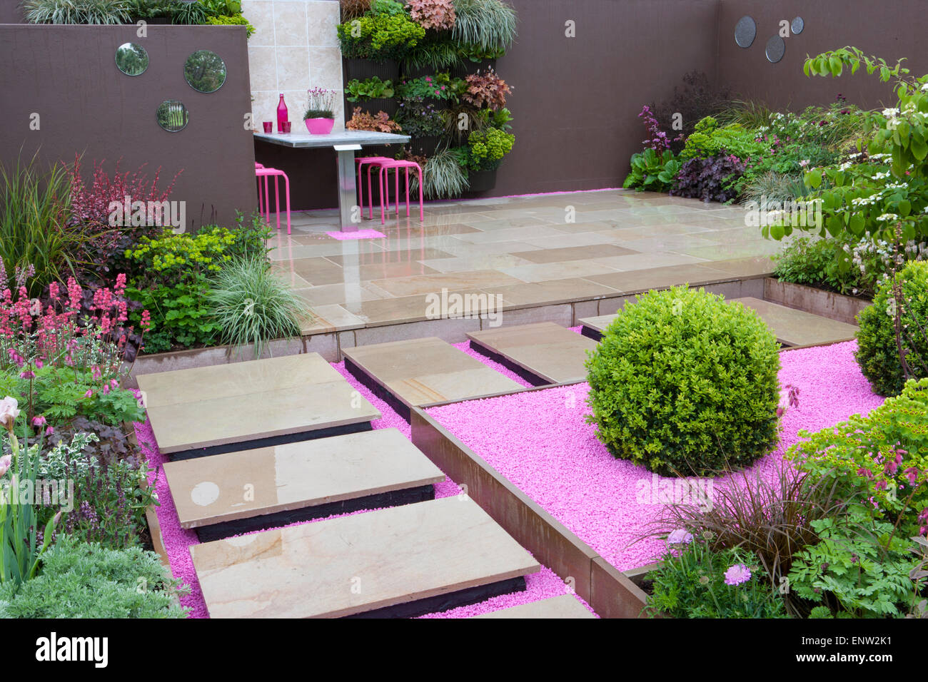 RHS Malvern spettacolo primaverile 2014, Blush progettato da Pip Probert spazi esterni Design Ltd aggiudicati in argento dorato Foto Stock