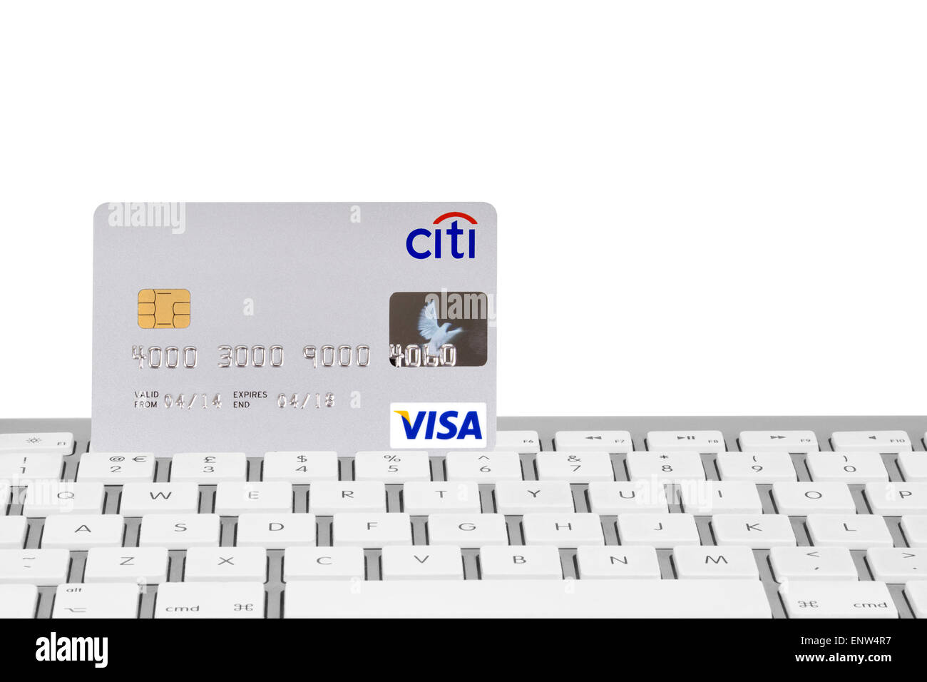 City Bank Visa card sulla tastiera di un computer con uno sfondo bianco Foto Stock