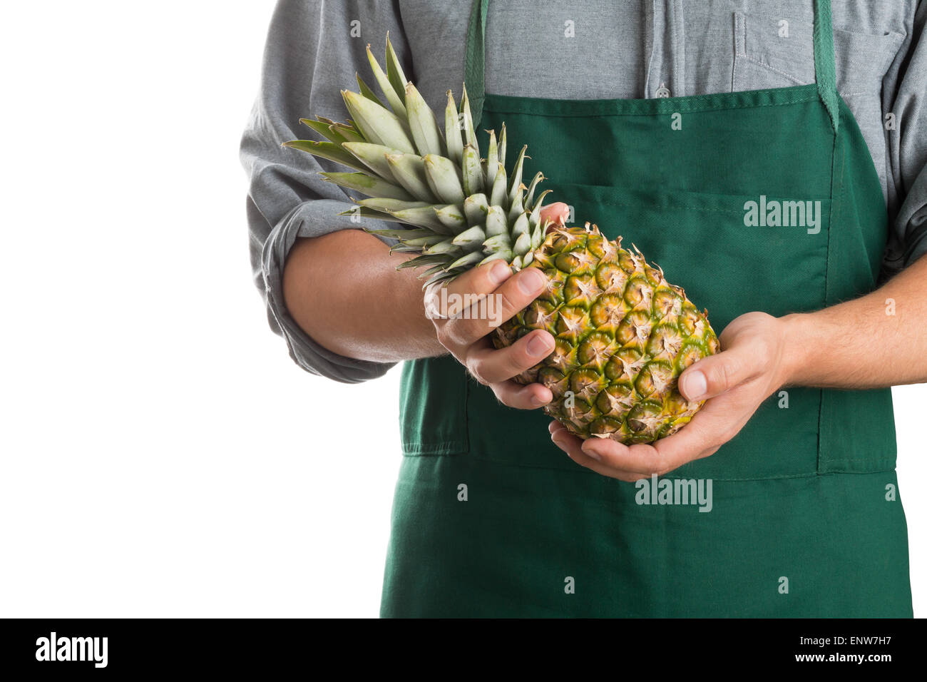 L'agricoltore che detiene ananas frutta isolato su sfondo bianco Foto Stock