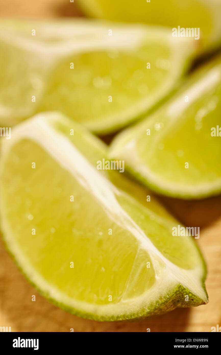 Spicchi di lime fresco Foto Stock