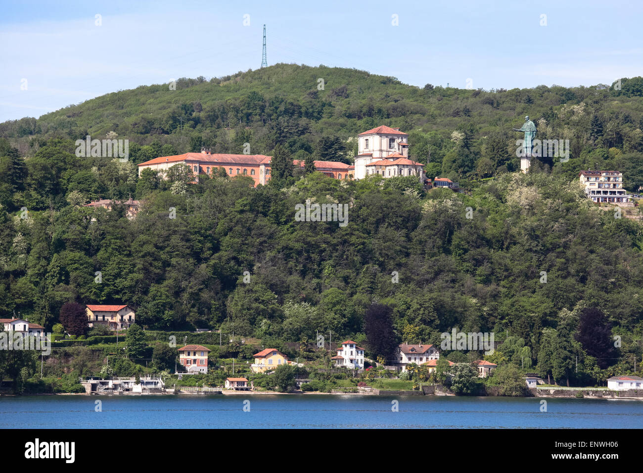 Statua Sancarlone e santuario di Arona Foto Stock