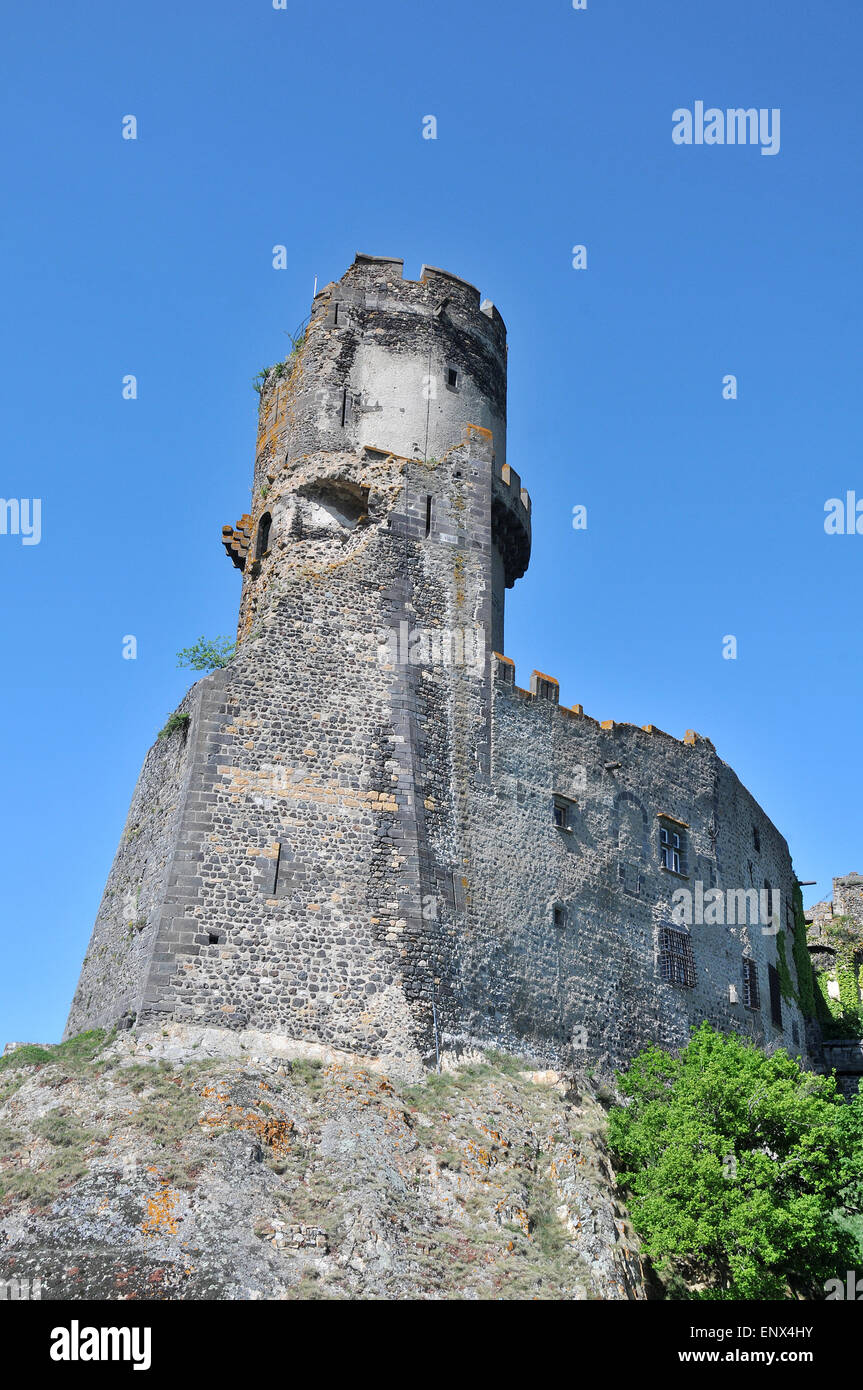 Il castello medievale fortificato di Tournoel Volvic Puy-de-Dome Auvergne Dipartimento del Massiccio Centrale della Francia Foto Stock
