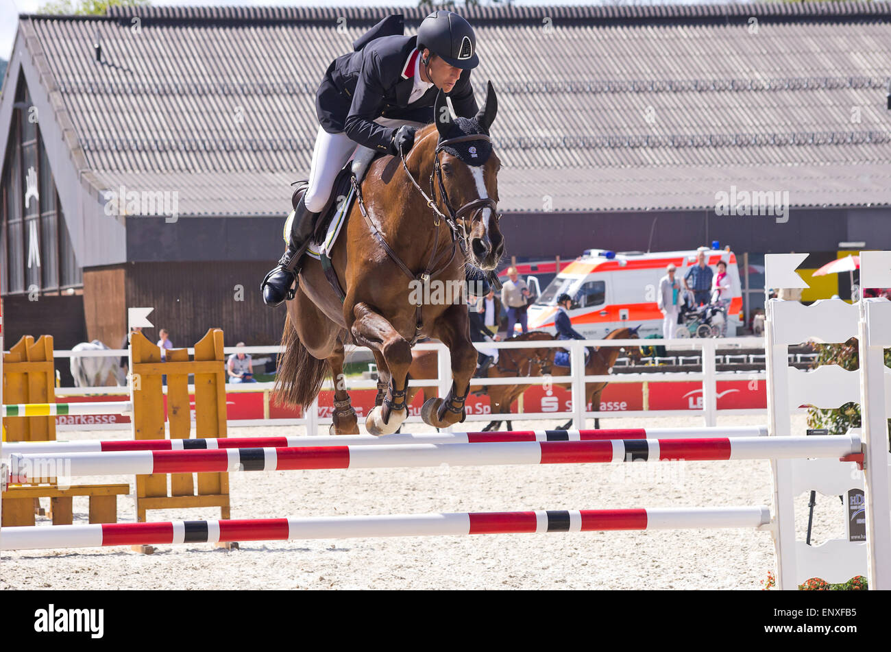 Dirk Schrade (GER) riding Hop e saltare. Foto Stock