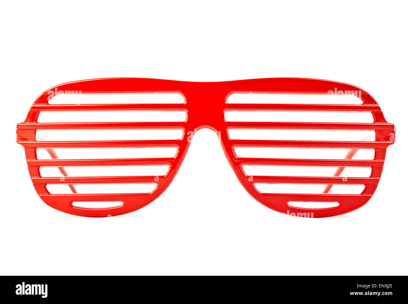 In plastica rosso shutter shades occhiali da sole isolato Foto stock - Alamy