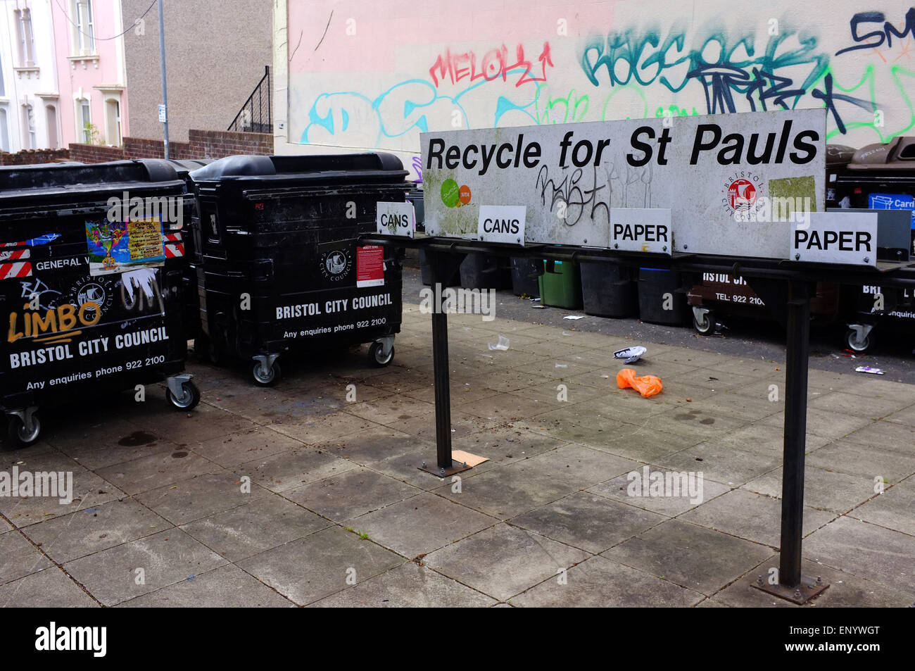 Un spazio di riciclaggio in san Paolo area di Bristol. Foto Stock