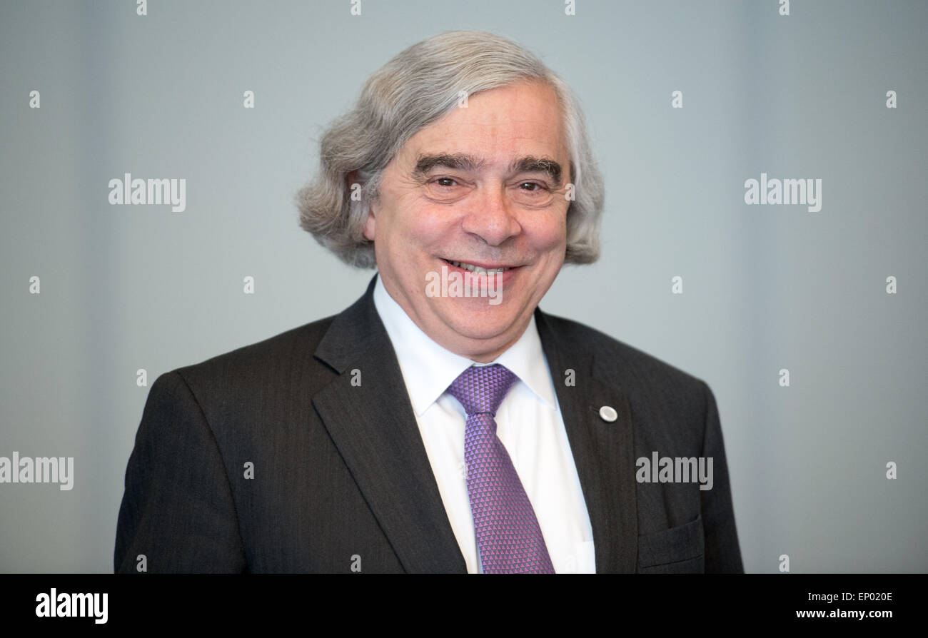 Amburgo, Germania. 11 Maggio, 2015. Segretario di Stato americano per l'energia Ernest Moniz, fotografato durante una riunione del G7 dei ministri dell'energia ad Amburgo, Germania, 11 maggio 2015. Foto: Daniel Reinhardt/dpa/Alamy Live News Foto Stock