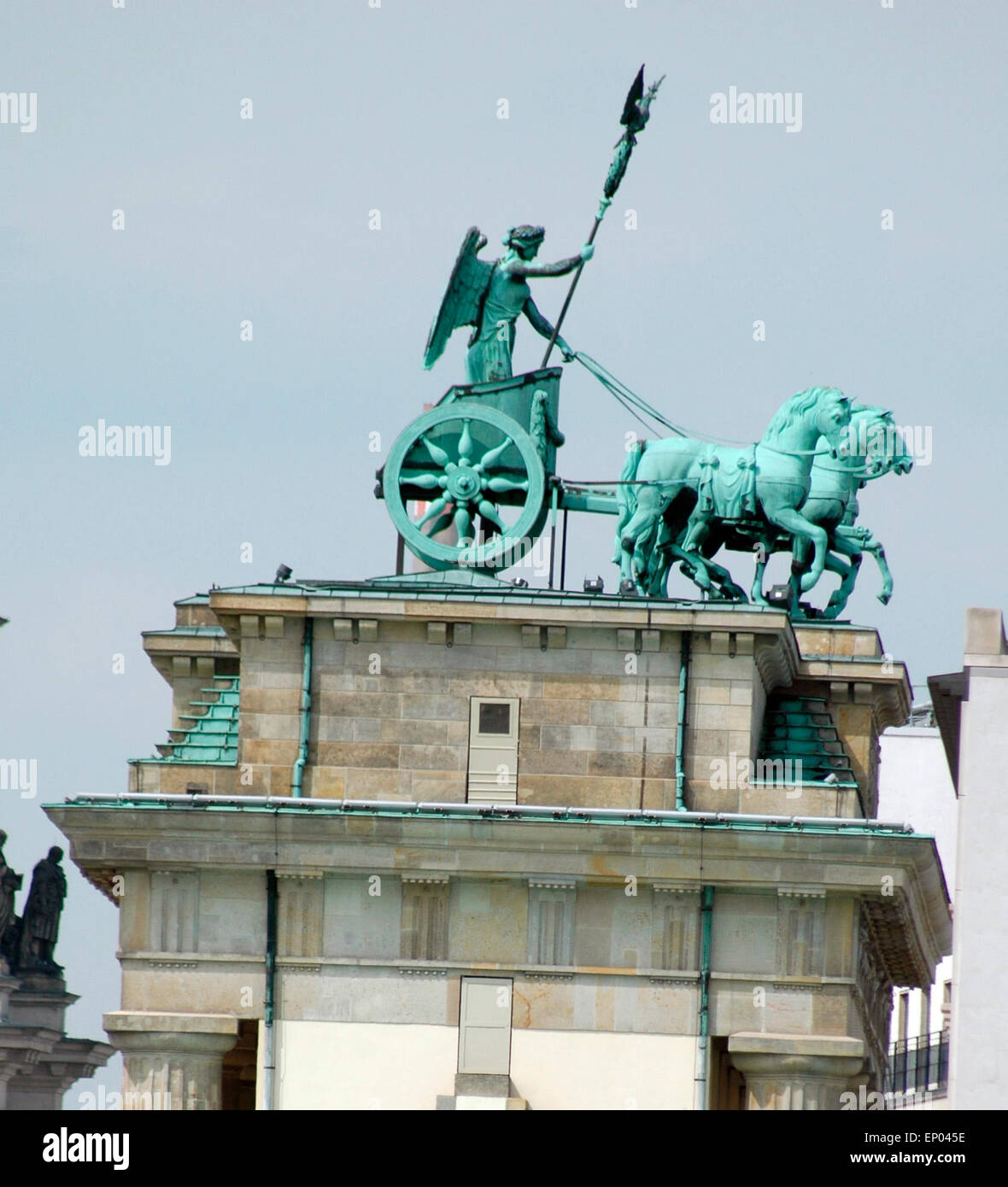 Die Quadriga auf dem Brandenburger Tor/ la Quadriga sulla Porta di Brandeburgo a Berlino. Foto Stock