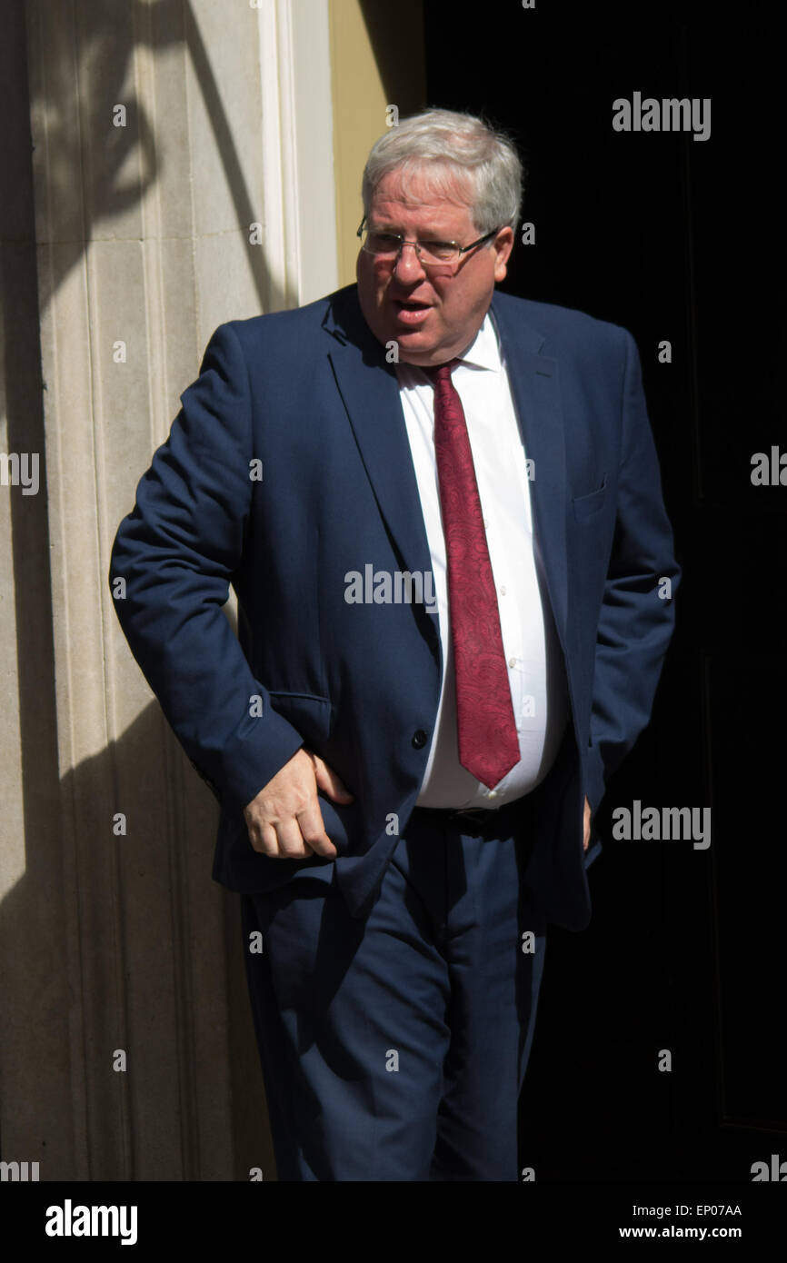 A Downing Street, Londra, Regno Unito. Il 12 maggio 2015. Il tutto-conservatori ministri si riuniscono per il loro primo incontro ufficiale a Downing Street. Nella foto: Segretario dei trasporti Patrick McLoughlin. Credito: Paolo Davey/Alamy Live News Foto Stock