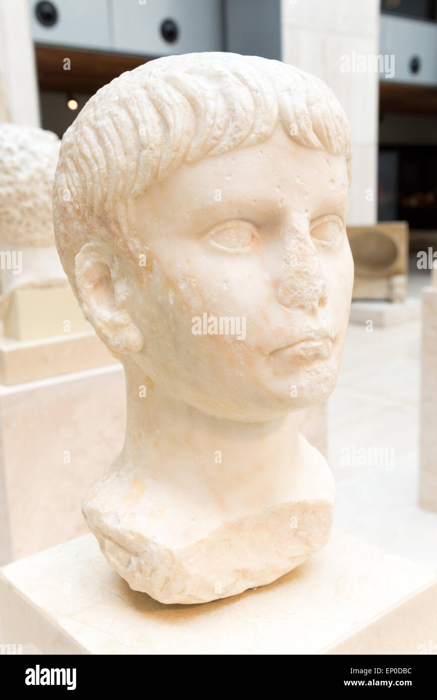 Antico busto in marmo di imperatore romano Nerone nel Museo Archeologico Nazionale di Spagna, Madrid Foto Stock