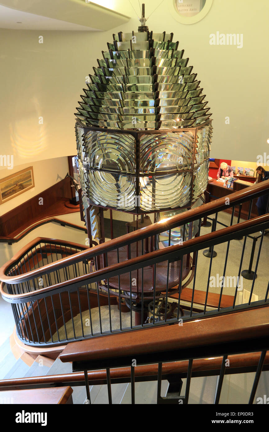 Nantucket Whaling Museum. Il 1849 lente di Fresnel, una volta usato in Sankaty Capo Faro. Nantucket Island Massachusetts. Foto Stock