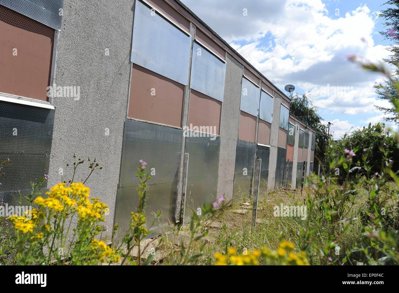 Abbandonato e case vuote sul Scowerdon Estate in Sheffield, Regno Unito. Foto Stock