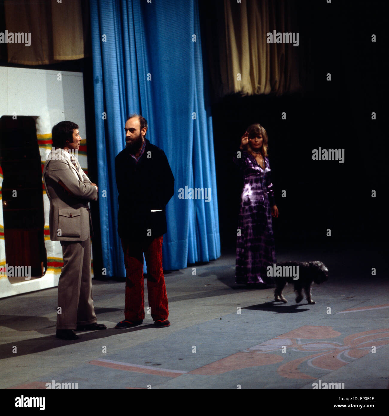 Der österreichische Künstler Friedensreich Hundertwasser zu Gast in der mostra 'Wünsch Dir è stato' mit Dietmar Schönherr und Vivi Bac Foto Stock