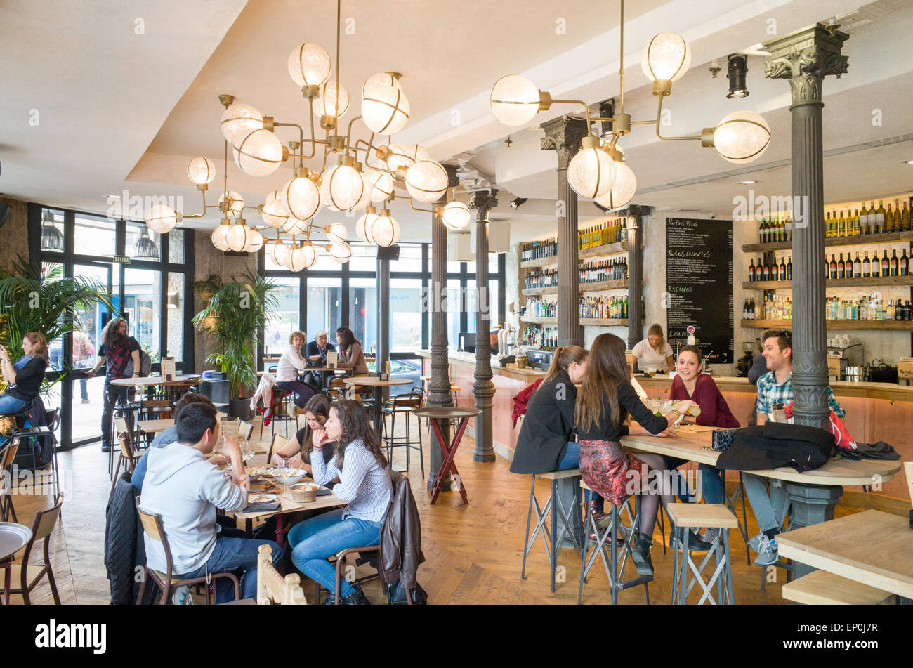 Trendy bar ristorante Makkila nel centro di Madrid, Spagna Foto Stock