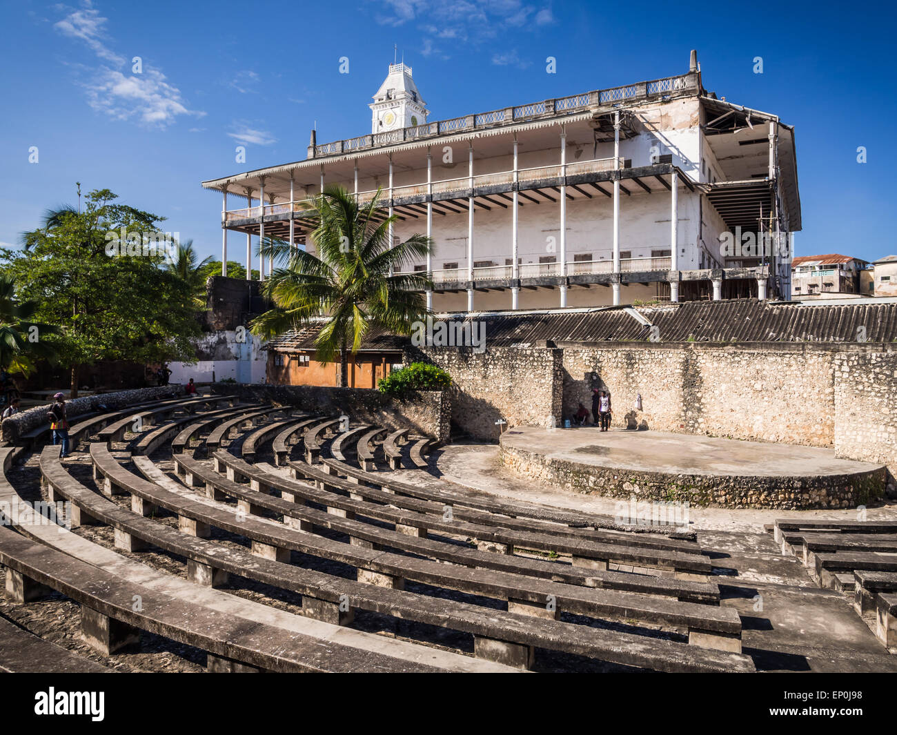 Lo stadio e il teatro nel vecchio Fort (Ngome Kongwe) noto anche come fortezza araba e la casa delle meraviglie, Stone Town Zanzibar Foto Stock