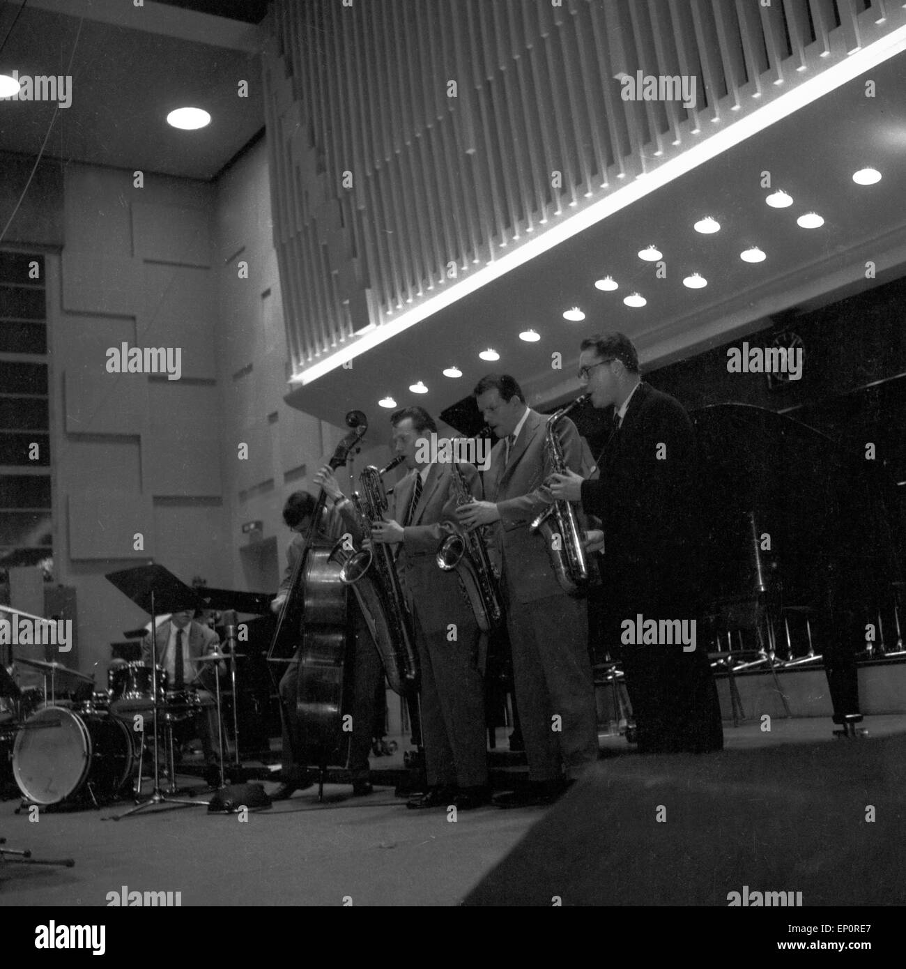 Saxophonspieler bei der Sendung 'Jazz aus Studio 10', übertragen vom NWDR in Hamburg 1956. Il sassofono i giocatori dal co Foto Stock