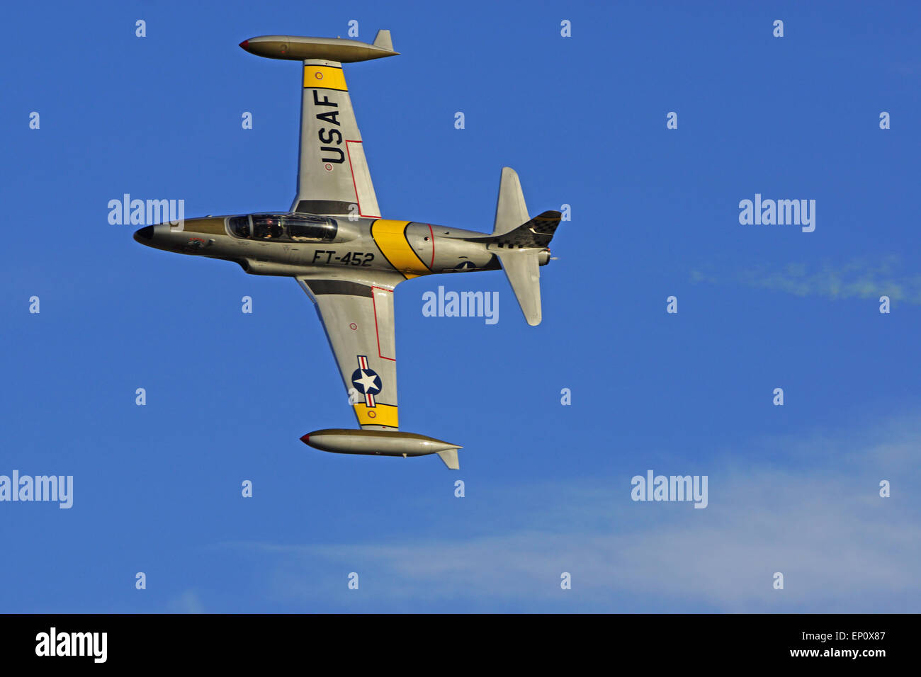 T-33 Shooting Star Jet Fighter battenti a 2105 piani di fama Air Show Foto Stock