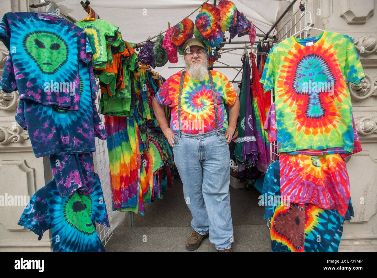 Groovy tie-dye venditore in Oregon, USA Foto Stock