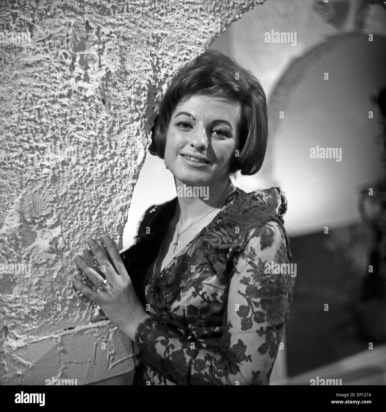 Deutsche Sängerin Ulla Wiesner ad Amburgo, Deutschland Mitte 1960er Jahre. Cantante tedesca Ulla Wiesner a Amburgo, Germania mi Foto Stock