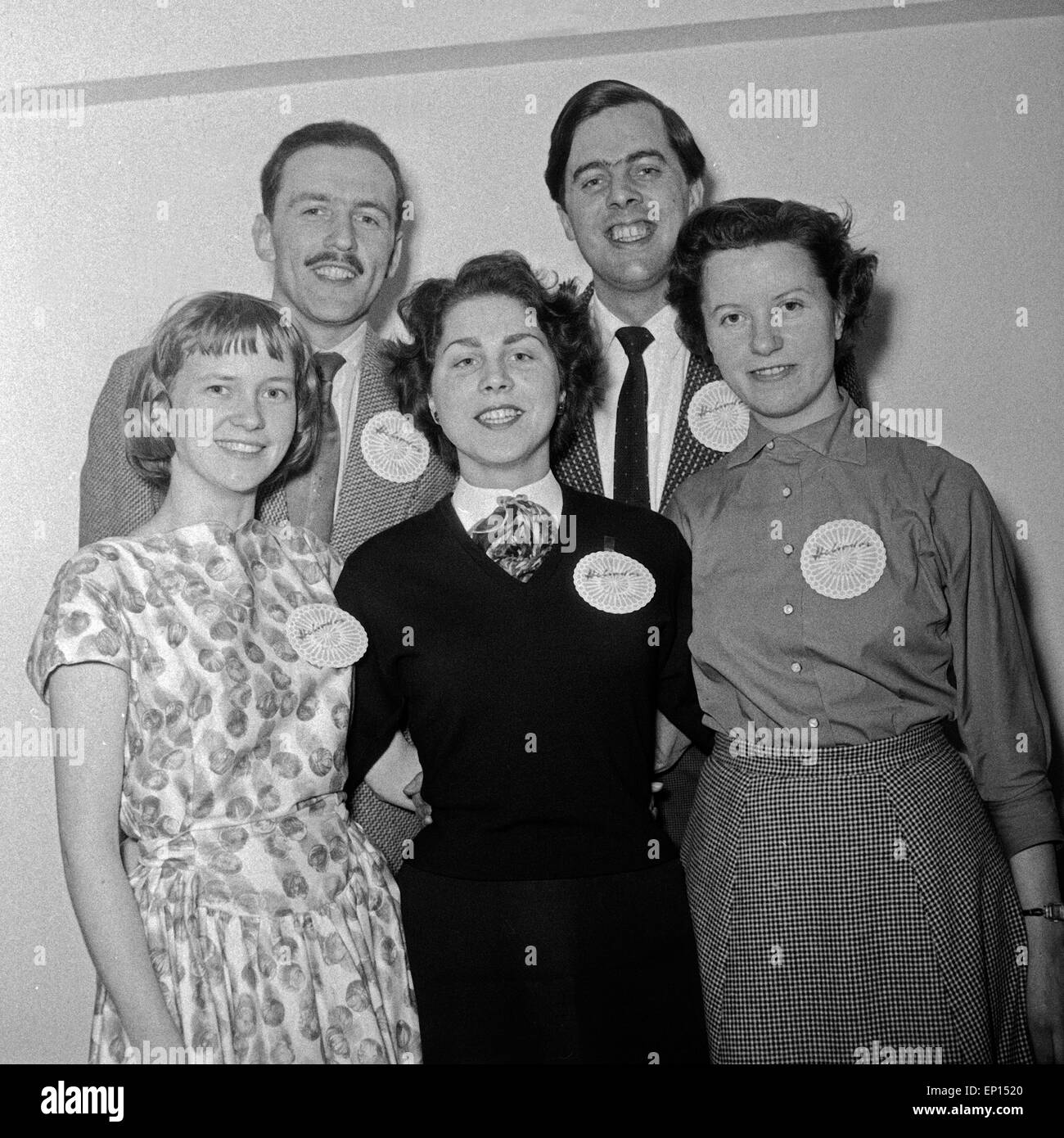 Das Team vom Plattenlabel Heliodor, das zur Deutschen GRAMMOPHON GESELLSCHAFT gehört, Deutschland 1950er Jahre. I membri del personale di Foto Stock