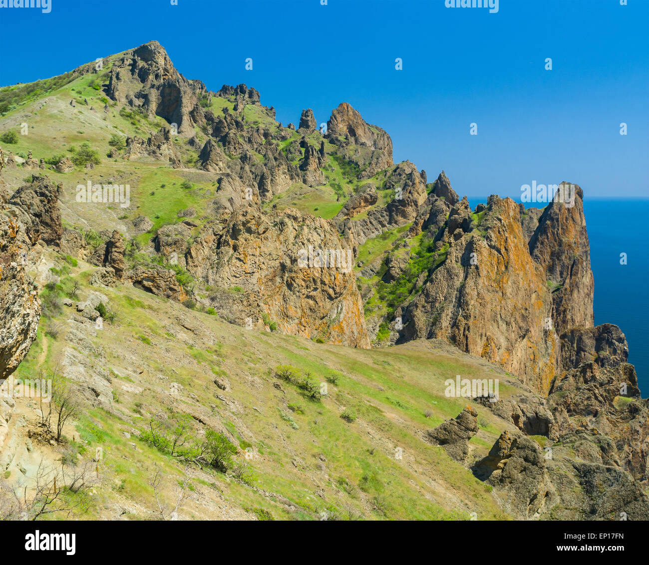 Città morta - parte del maestoso Karadag, montagna vulcanica di gamma in Crimea Orientale, su un mare Nero shore. Foto Stock