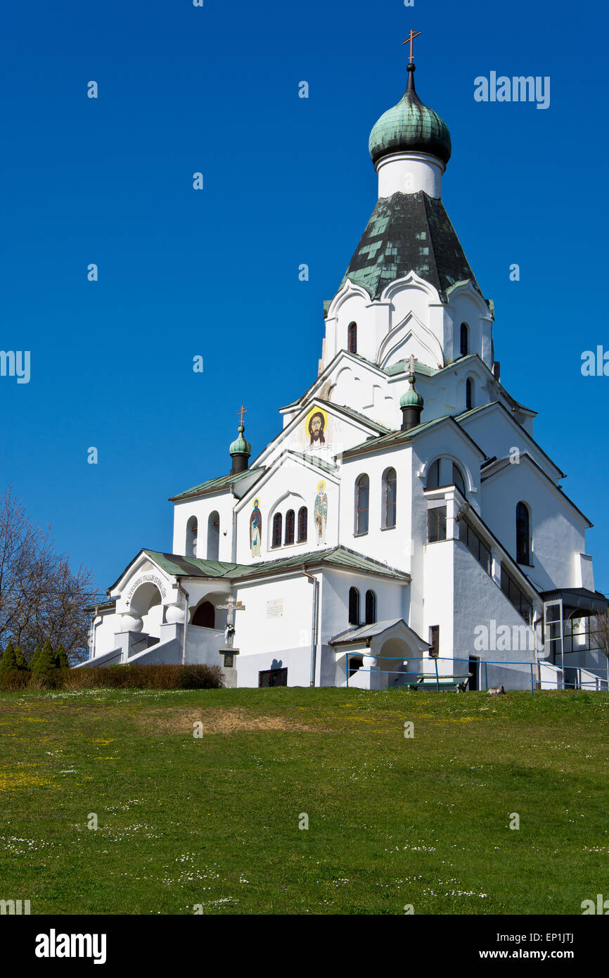 Un edificio bianco della chiesa russo-ortodossa di Medzilaborce, Slovacchia Foto Stock