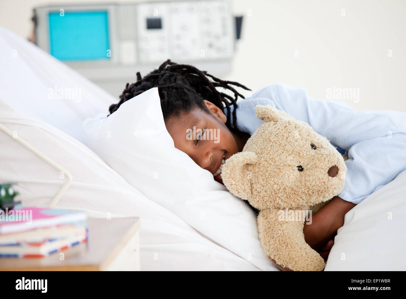 Giovane ragazzo in ospedale Foto Stock