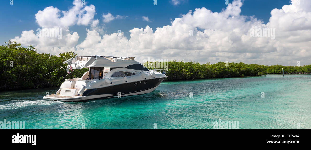 Luxury private motor yacht della vela in mare Foto Stock