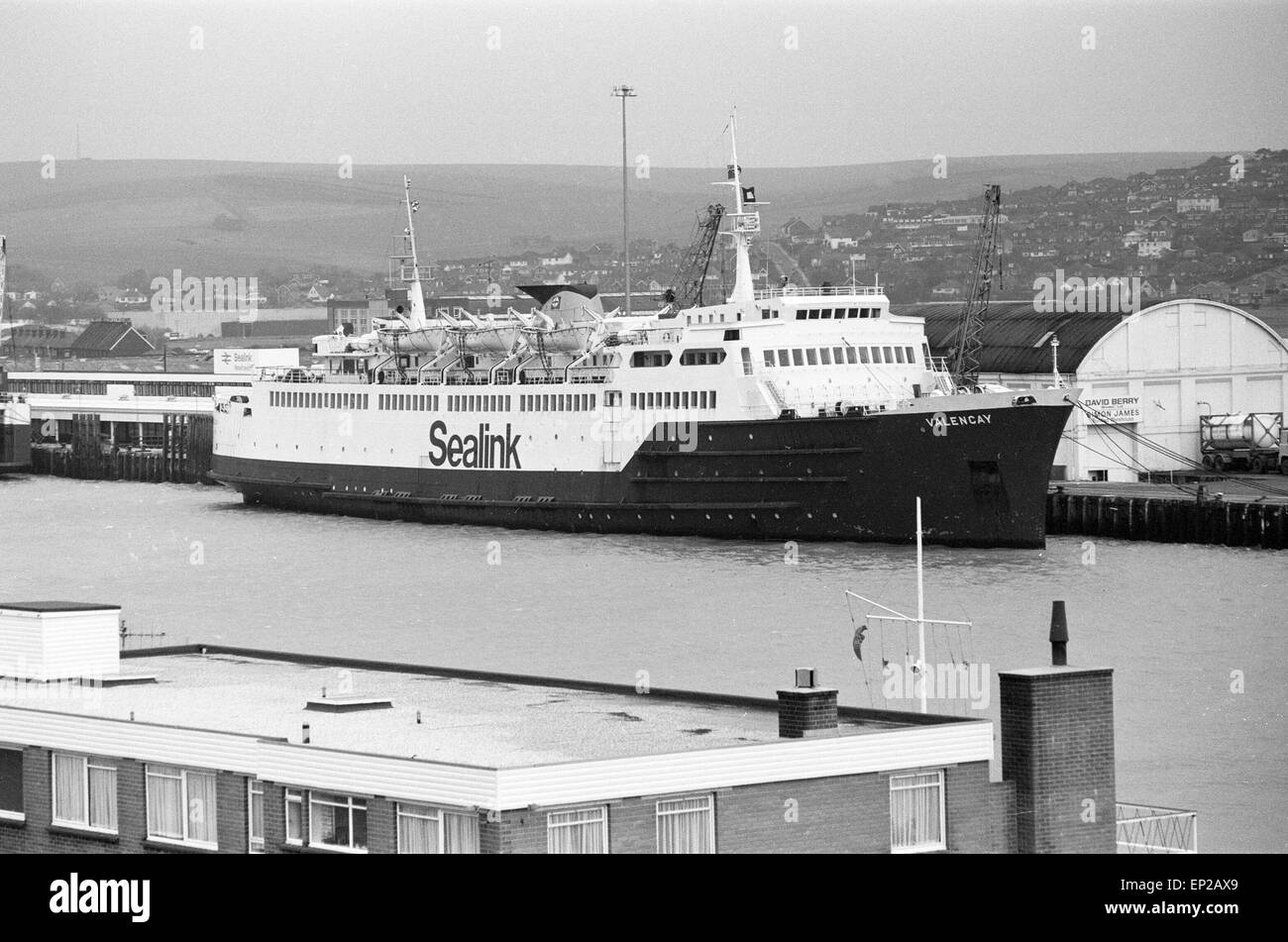 Costa sud porto di Newhaven dove la polizia è stata condotta una ricerca dopo il green Ford Corsair - utilizzato da Lord Lucan - è stato trovato 11 novembre 1974. Richard John Bingham settimo conte di Lucan popolarmente noto come Signore Lucan era inglese peer che sono scomparsi nelle prime ore del 8 novembre 1974 dopo l omicidio di Sandra Rivett dei suoi bambini nanny la sera precedente. Non vi è stata verificata l'avvistamento di lui da allora. Il 19 giugno 1975 un' inchiesta giuria nominata Lucan come l'assassino di Sandra Rivett. Egli era presunto defunto nelle camere il 11 dicembre 1992 e dichiarato legalmente morto in ottobre 1999. Foto Stock
