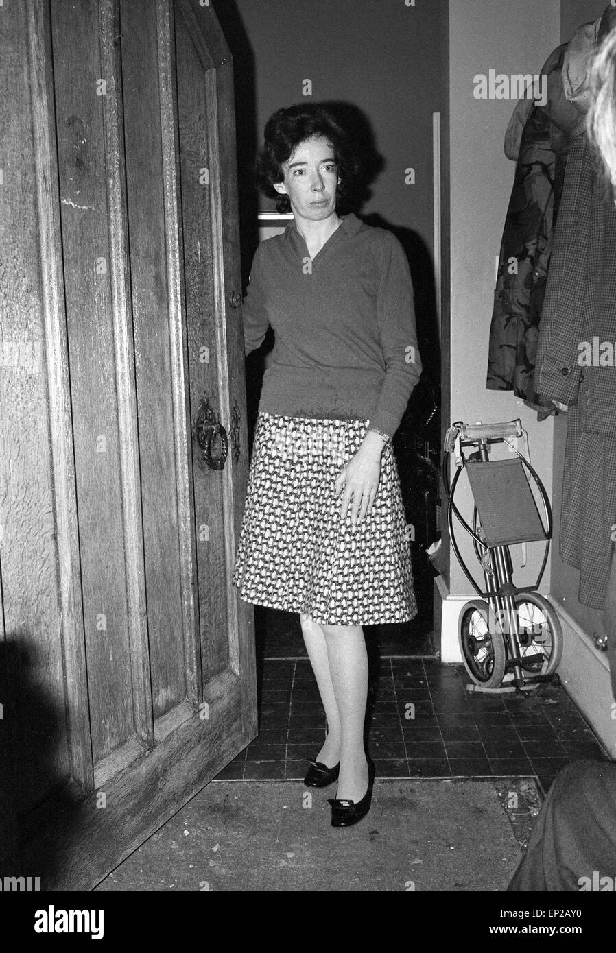 Susan Maxwell-Scott moglie di Ian Maxwell-Scott - e amico di Lord Lucan - a casa in Uckfield Sussex 11 novembre 1974. Susan Maxwell-Scott ultimo signore vide Lucan circa 11.30 durante la notte dell'omicidio di Sandra Rivett dei suoi bambini nanny. Richard John Bingham settimo conte di Lucan popolarmente noto come Signore Lucan era inglese peer che sono scomparsi nelle prime ore del 8 novembre 1974 dopo l omicidio di Sandra Rivett dei suoi bambini nanny la sera precedente. Non vi è stata verificata l'avvistamento di lui da allora. Il 19 giugno 1975 un' inchiesta giuria nominata Lucan come l'assassino di Sandra Rivett. Foto Stock