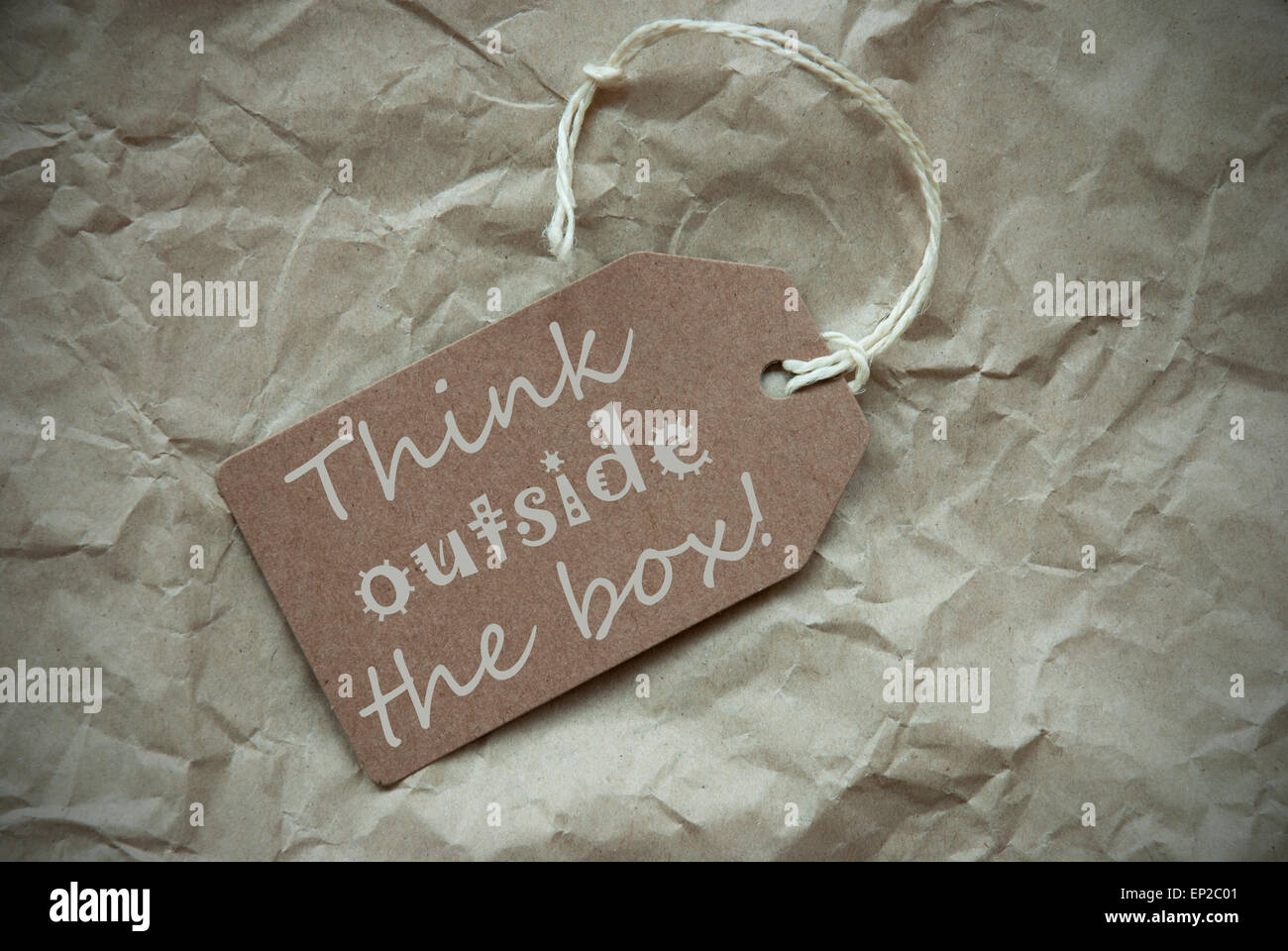 Etichetta di colore beige pensare al di fuori della casella Sfondo Foto Stock
