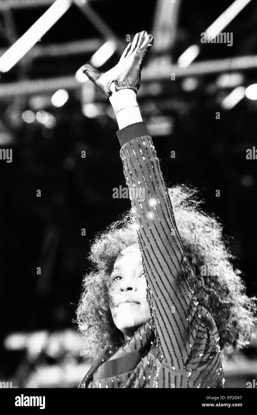 Whitney Houston a cantare all'Freedomfest: Nelson Mandela settantesimo compleanno, lo Stadio di Wembley, Londra, 11 giugno 1988. Foto Stock