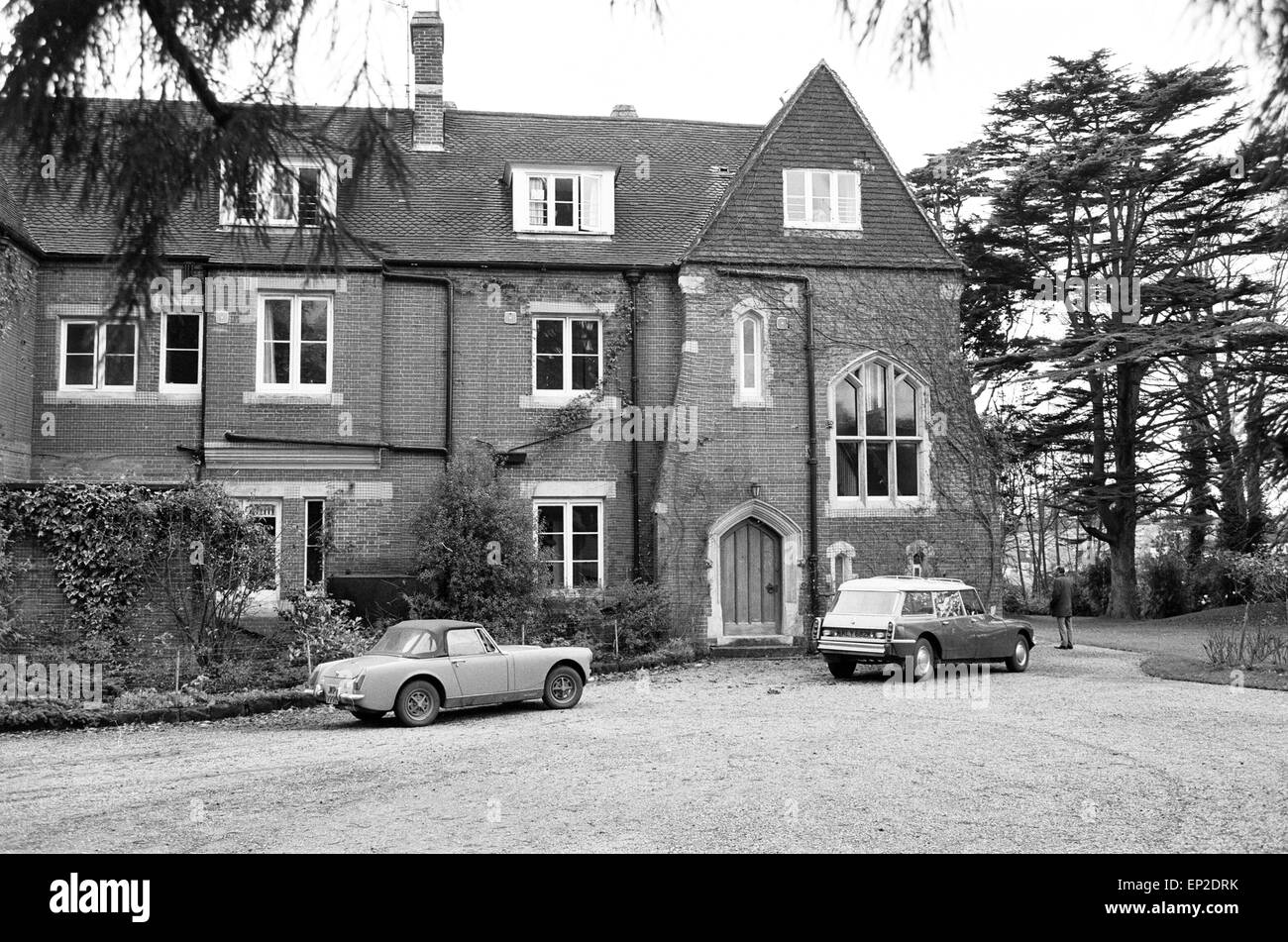 Sovvenzioni Hill House Uckfield Sussex home di Ian e Susan Maxwell-Scott amici di Lord Lucan 12 novembre 1974. Susan Maxwell-Scott ultimo signore vide Lucan circa 11.30 durante la notte dell'omicidio di Sandra Rivett dei suoi bambini nanny. Richard John Bingham settimo conte di Lucan popolarmente noto come Signore Lucan era inglese peer che sono scomparsi nelle prime ore del 8 novembre 1974 dopo l omicidio di Sandra Rivett dei suoi bambini nanny la sera precedente. Non vi è stata verificata l'avvistamento di lui da allora. Il 19 giugno 1975 un' inchiesta giuria nominata Lucan come l'assassino di Sandra Rivett. Foto Stock