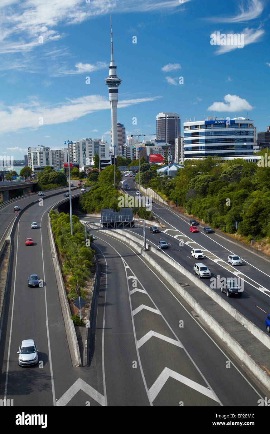 Autostrade e Skytower, Auckland, Isola del nord, Nuova Zelanda Foto Stock