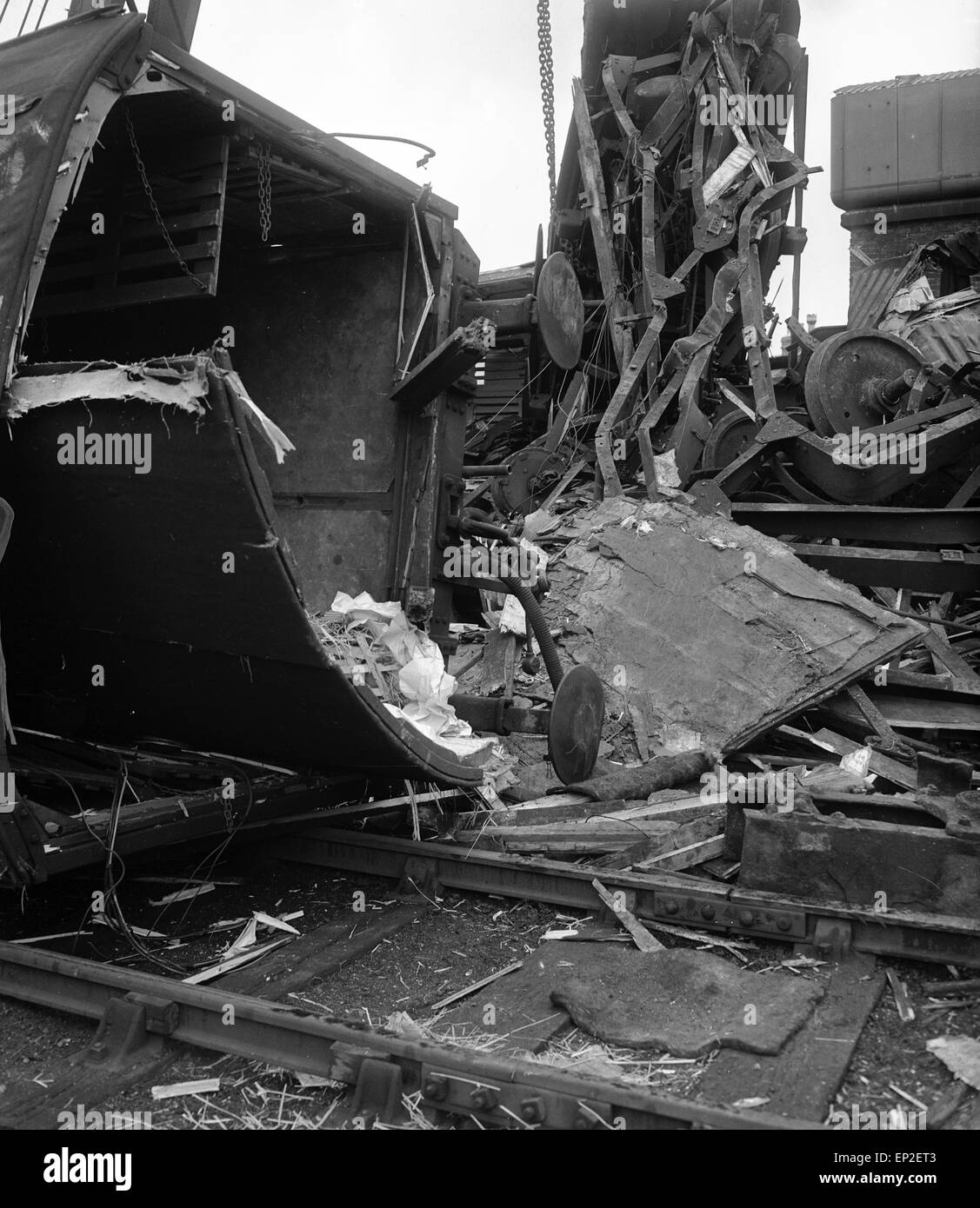 Incidente ferroviario a Ludlow, Shropshire, 6 settembre 1956. Stazione operatore British Railways (regione occidentale). Causa primaria è stato Errore del Driver . Segnale che viene fatto passare in corrispondenza di pericolo collisione posteriore, deragliamento telescopico. 0 morti, 3 feriti. Foto Stock