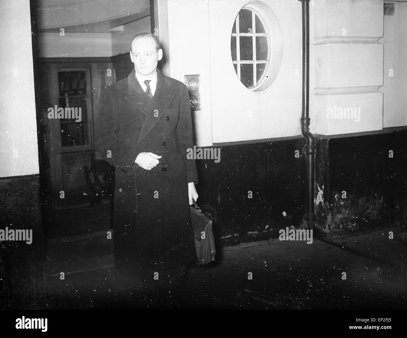 Edward Douglas-Scott-Montagu, terzo Barone Montagu di Beaulieu, a Winchester Crown Court di auto, 15 dicembre 1953. Foto Stock