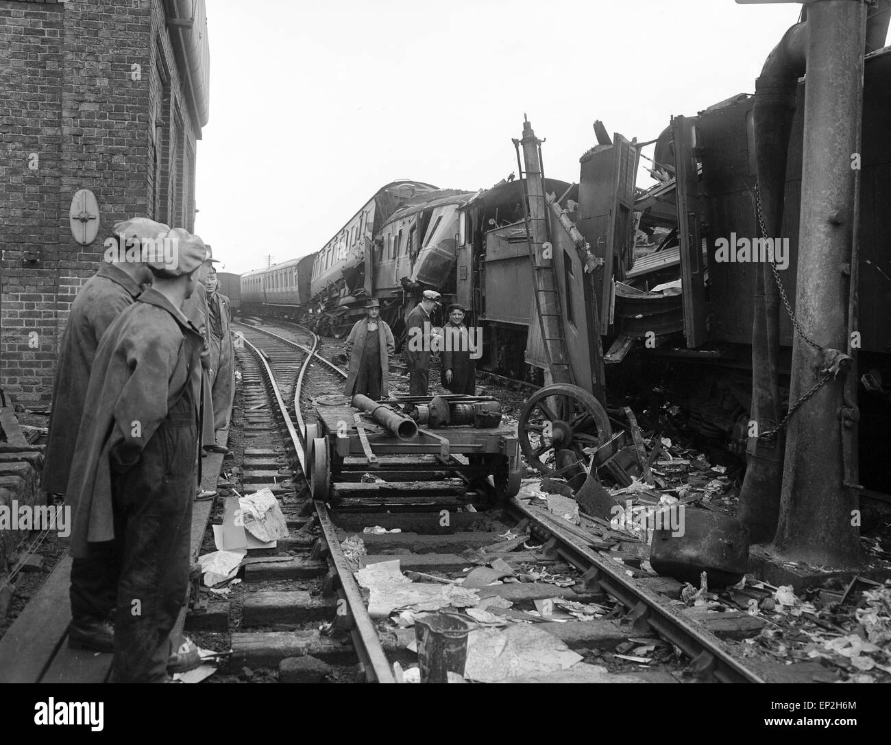 Incidente ferroviario a Ludlow, Shropshire, 6 settembre 1956. Stazione operatore British Railways (regione occidentale). Causa primaria è stato Errore del Driver . Segnale che viene fatto passare in corrispondenza di pericolo collisione posteriore, deragliamento telescopico. 0 morti, 3 feriti. Foto Stock