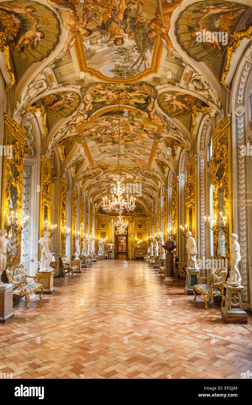 Sala degli specchi di Palazzo Doria Pamphilj, Roma, Italia Foto stock -  Alamy