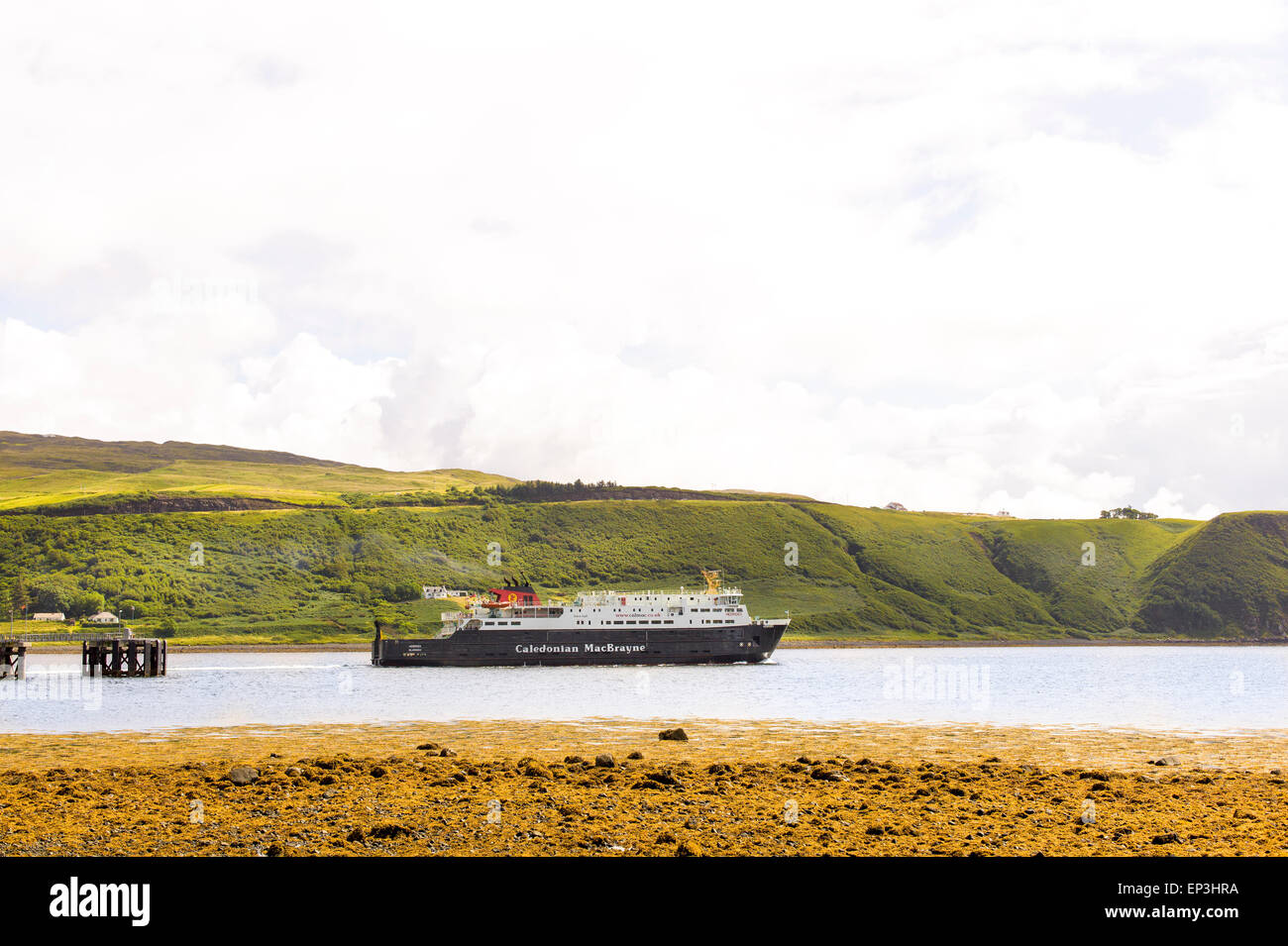 Calidonian MacBrayne traghetto in partenza Uig sull isola di Skye Foto Stock