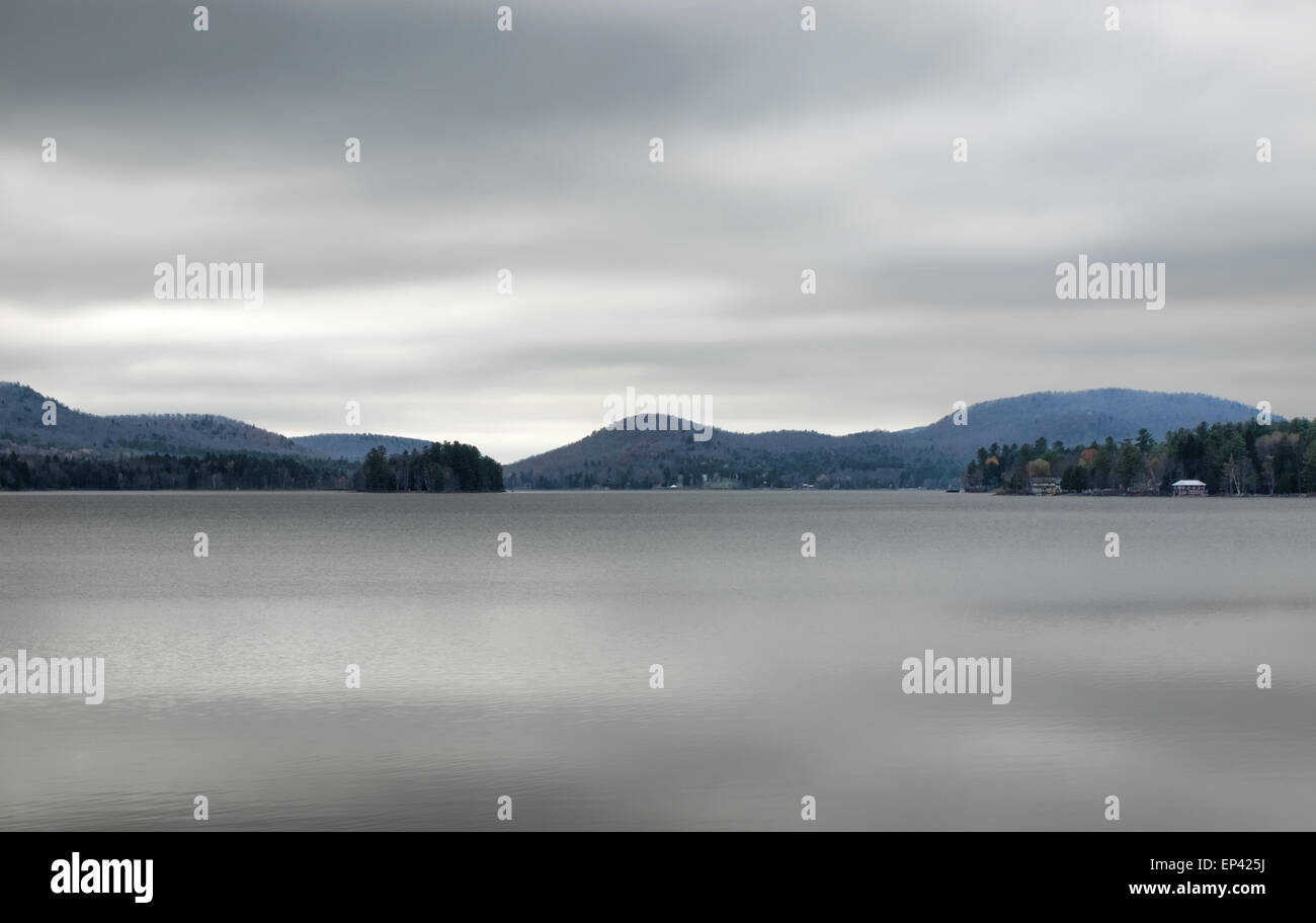 Il Lago Pleasant , Speculatore , New York su un nuvoloso pomeriggio Foto Stock Il Lago Pleasant , Speculatore , New York su un nuvoloso pomeriggio Foto Stock