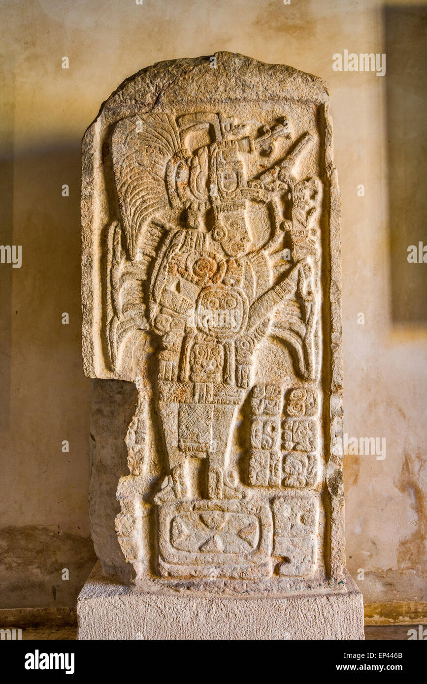 Stele maya di Calakmul, esposto al Museo Arqueologico a Fuerte de San Miguel in Campeche, la penisola dello Yucatan, Messico Foto Stock