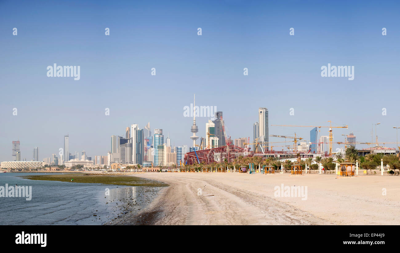 Skyline del centro di Kuwait City in Kuwait Foto Stock