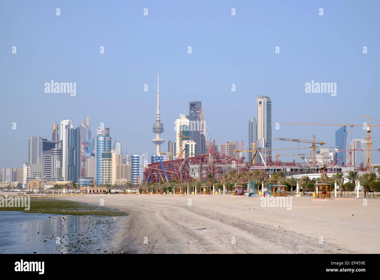 Skyline del centro di Kuwait City in Kuwait Foto Stock