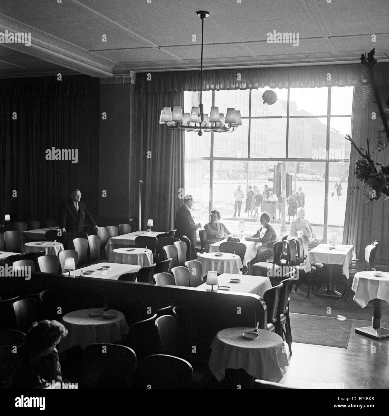 Ristorante Bodega des Kabarett und Variete 'Haus patria" di Amburgo, Deutschland 1950er Jahre. Il ristorante Bodega del cabaret a Foto Stock
