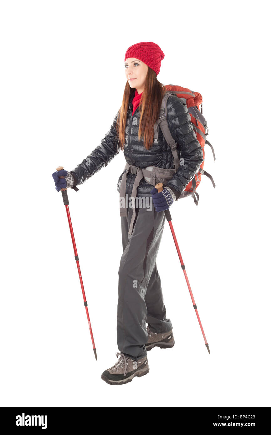 Bella giovane femmina escursionista isolati su sfondo bianco, stando in piedi in pieno lunghezza in outdoor escursionismo vestito. Foto Stock