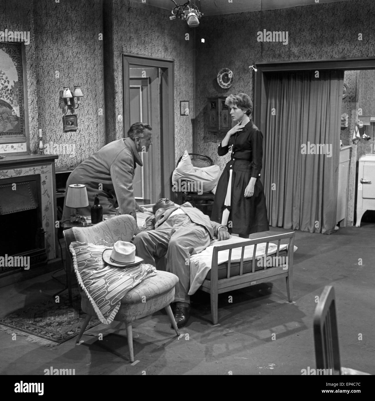 Die Beklagte, Deutschland 1958, Fernsehfilm, Regie: John Olden, Darsteller: Sonja Ziemann, Heinz Klevenow, Hans Leibelt (?) Foto Stock