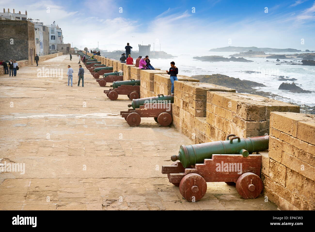 Essaouira, costiere città fortificata bastioni sono seicento cannoni. Il Marocco Foto Stock
